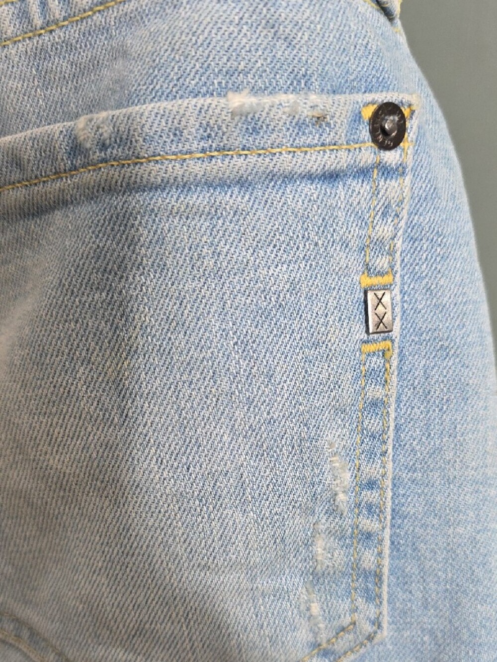 875. ✨ Genetic Los Angeles "Stevie" Distressed Denim Shorts ✨ (R1) - Picture 3 of 5
